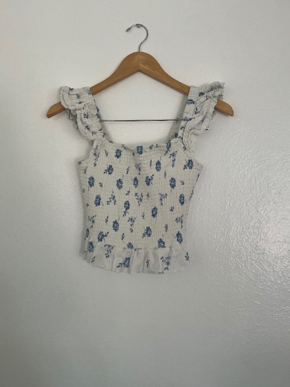 "Kirious Los Angeles Smocked Floral Crop Top Blue White Ruffle Sz L"